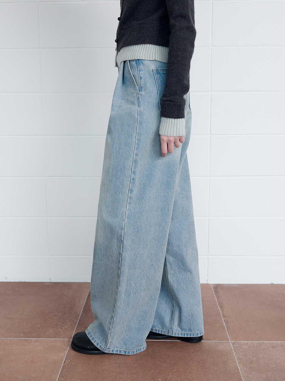 PINTUCK WIDE DENIM PANTS BLUE