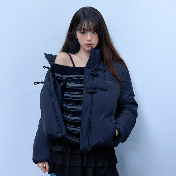 UNBALANCED OFF SHOULDER STRIPE KNIT GY+BK