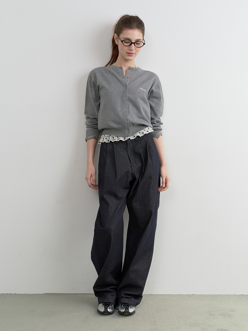 CURVED PINTUCK DENIM PANTS INDIGO