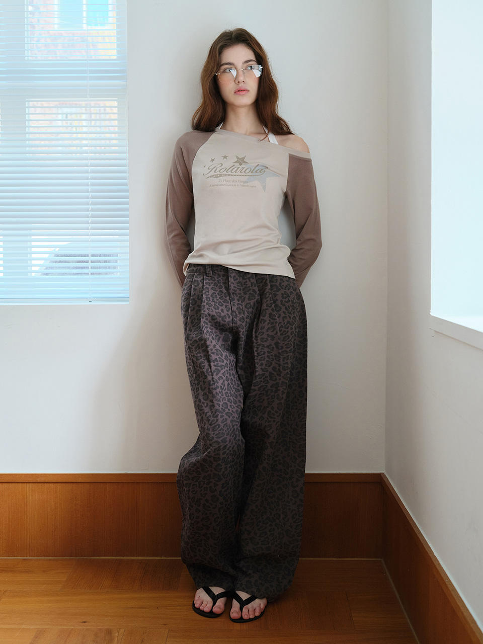 CURVED PINTUCK LEOPARD DENIM PANTS GRAY