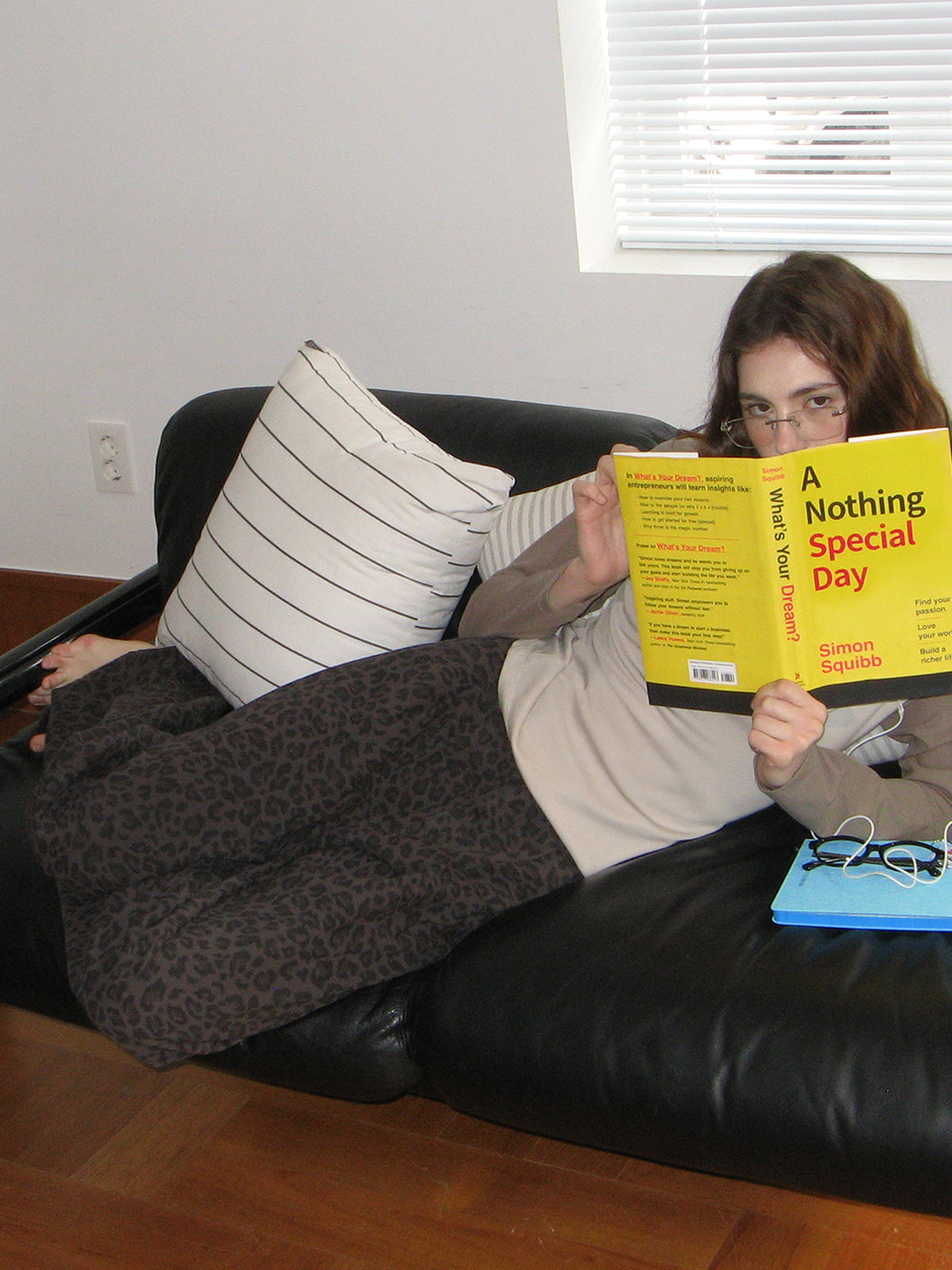 CURVED PINTUCK LEOPARD DENIM PANTS GRAY