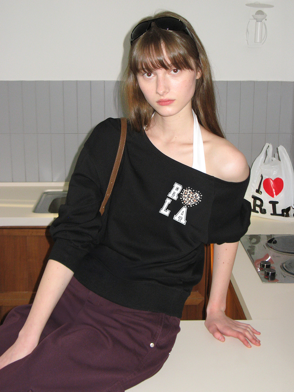 I LOVE ROLA OFF SHOULDER SWEATSHIRT BLACK