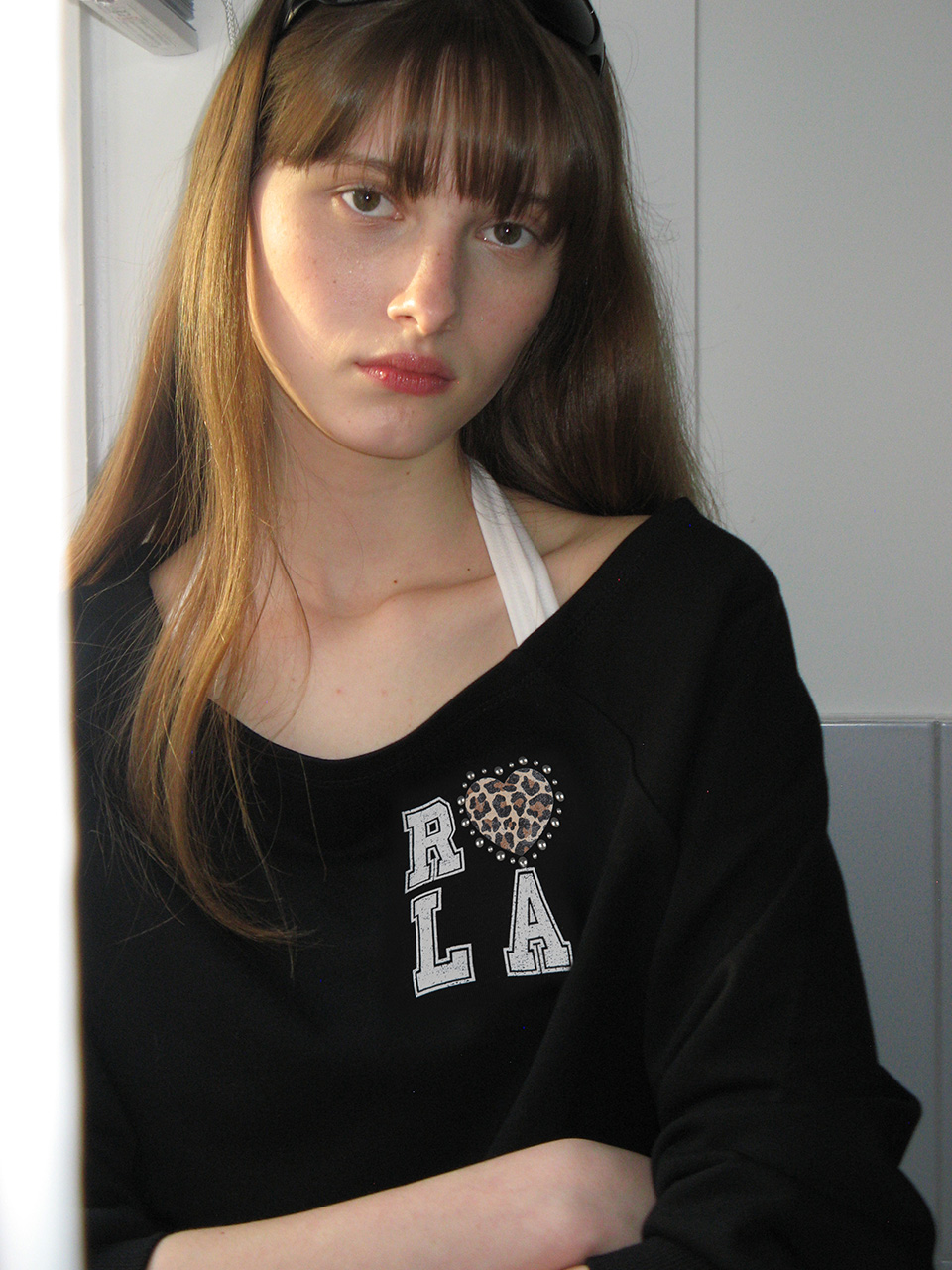 I LOVE ROLA OFF SHOULDER SWEATSHIRT BLACK