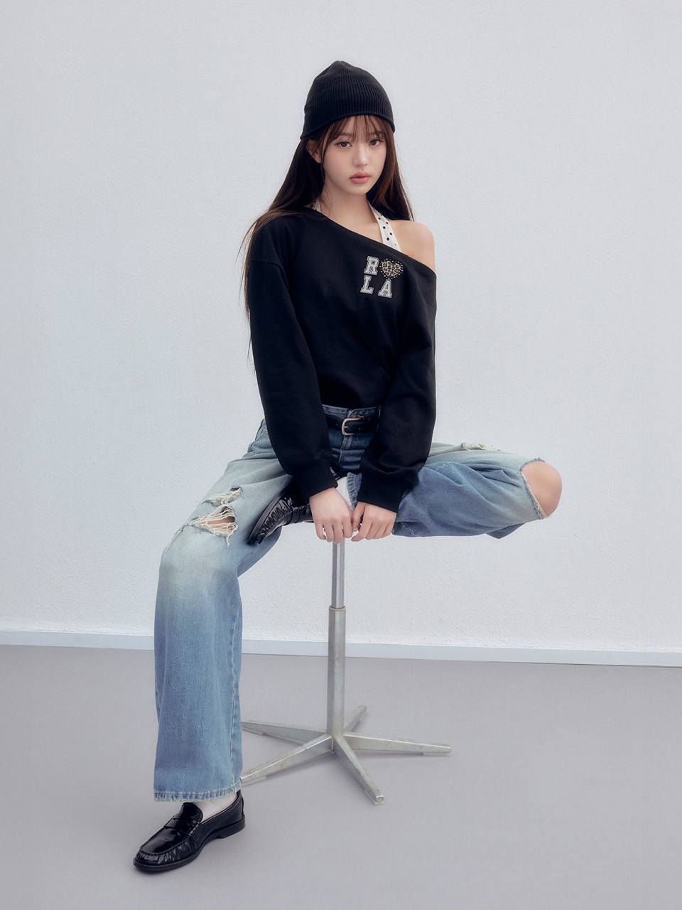 I LOVE ROLA OFF SHOULDER SWEATSHIRT BLACK