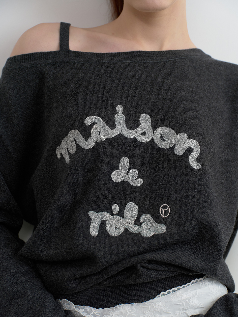 MAISON DE ROLA EMBROIDERY OFF SHOULDER KNIT CHARCOAL