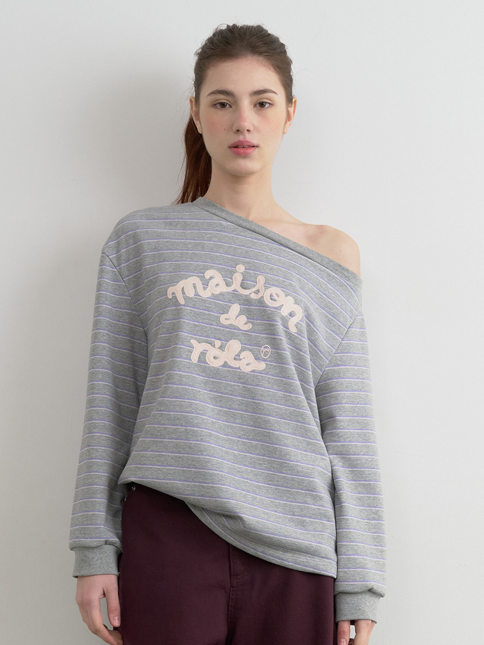MAISON DE ROLA EMBROIDERY OFF SHOULDER STRIPE SWEATSHIRT GRAY