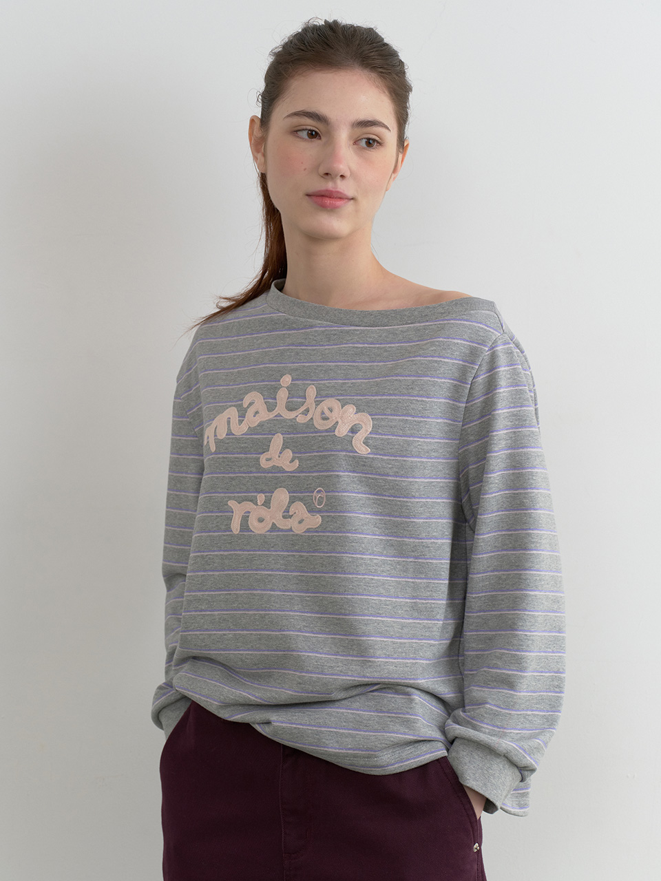 MAISON DE ROLA EMBROIDERY OFF SHOULDER STRIPE SWEATSHIRT GRAY