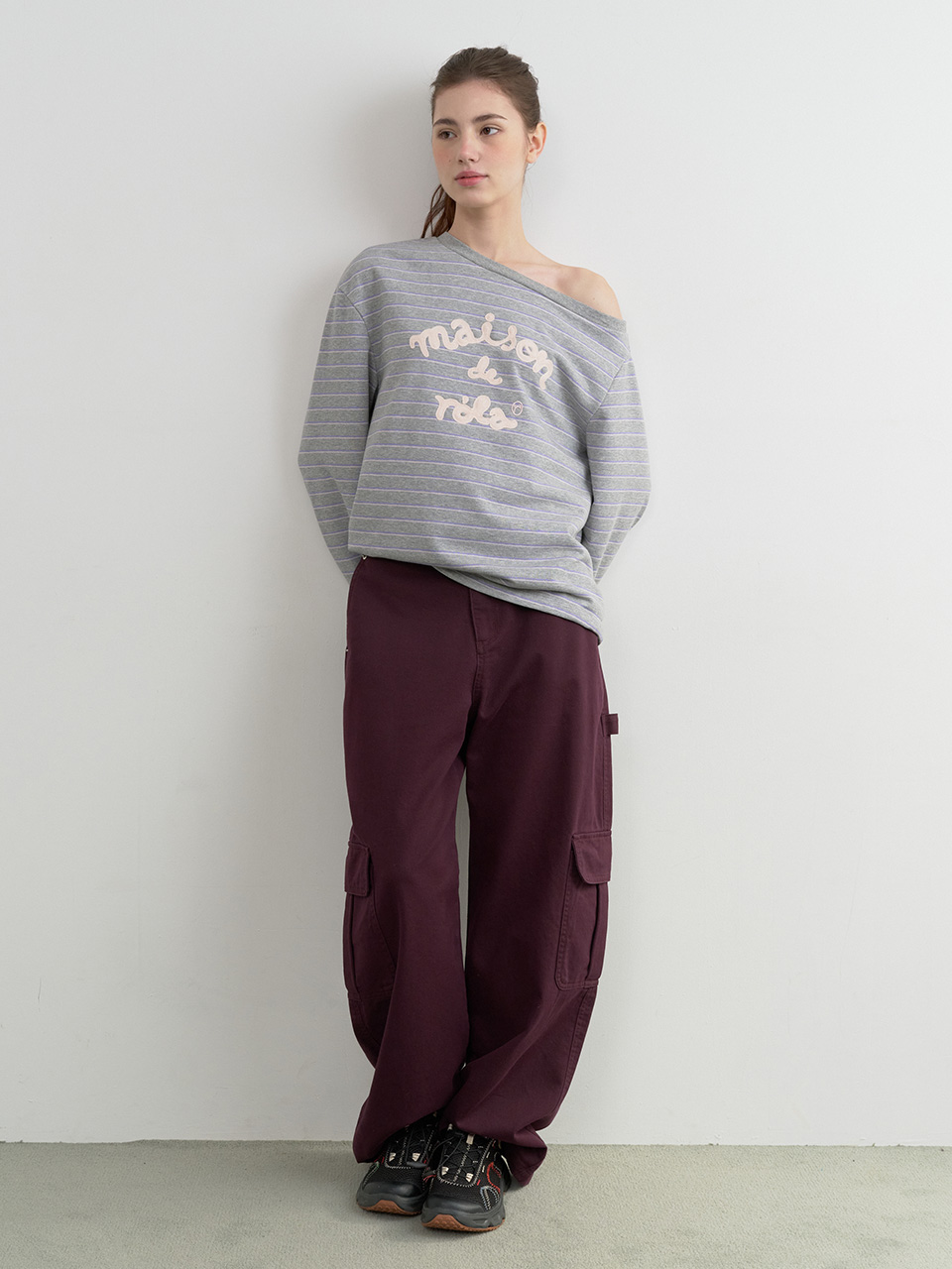MAISON DE ROLA EMBROIDERY OFF SHOULDER STRIPE SWEATSHIRT GRAY