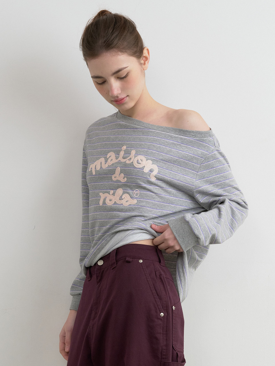 MAISON DE ROLA EMBROIDERY OFF SHOULDER STRIPE SWEATSHIRT GRAY