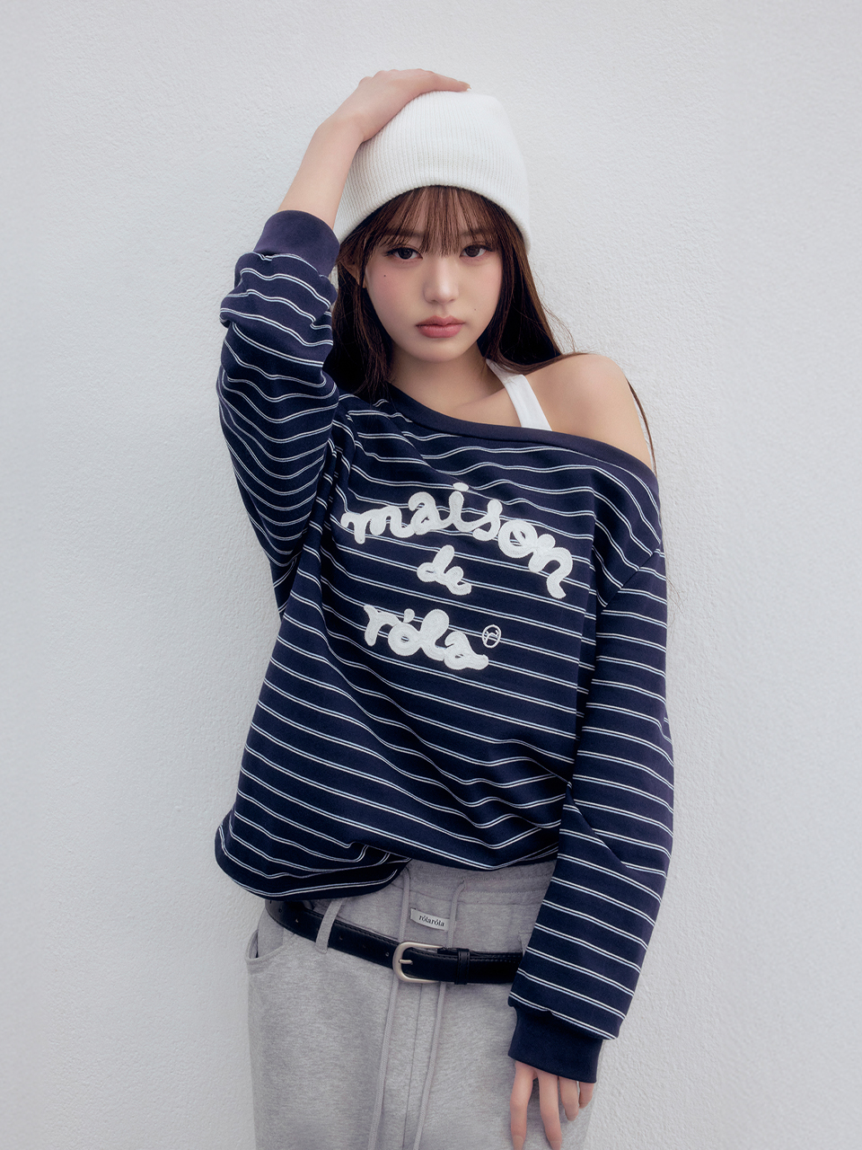 MAISON DE ROLA EMBROIDERY OFF SHOULDER STRIPE SWEATSHIRT NAVY