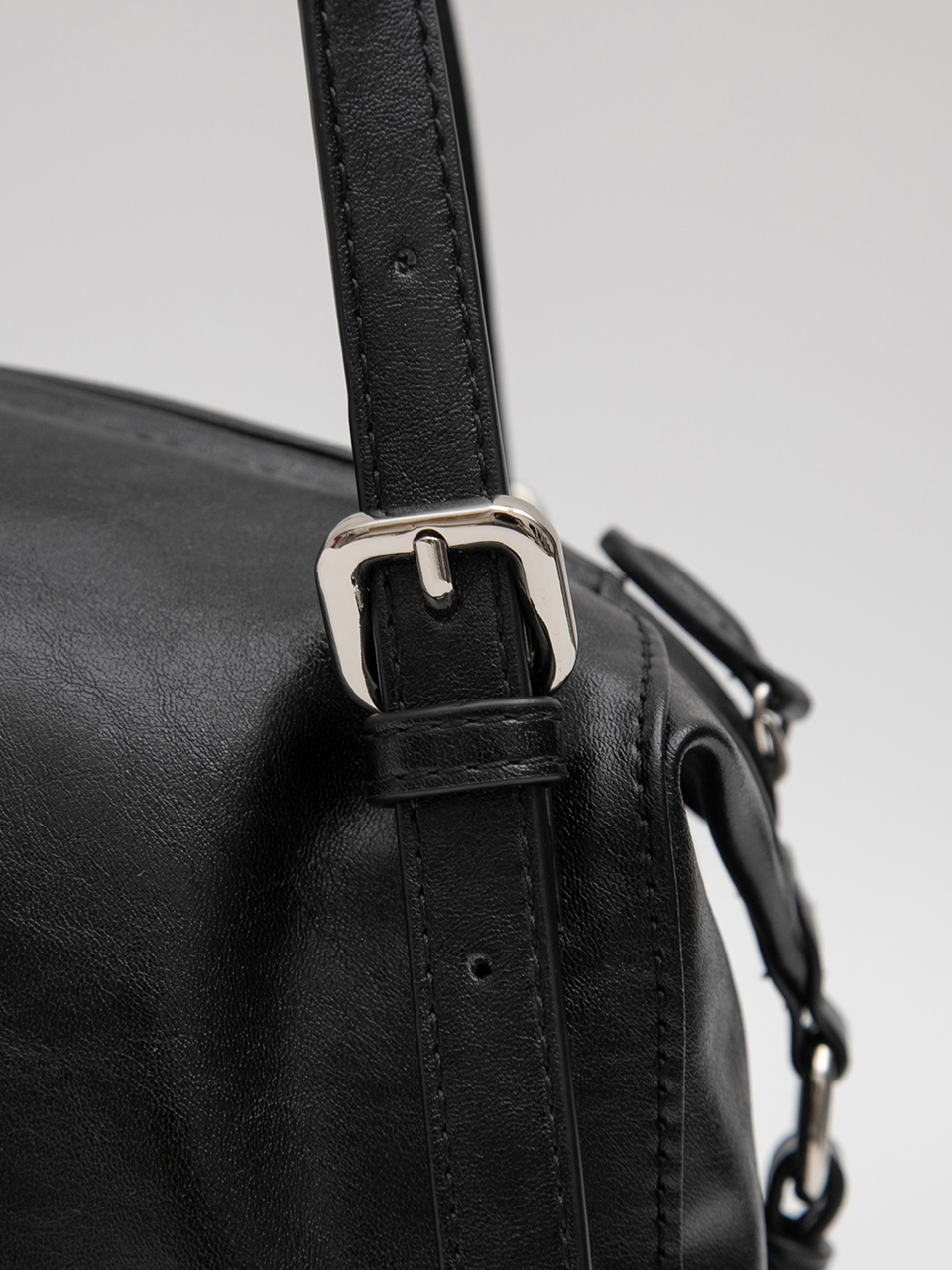 FAUX LEATHER BUCKLE SHOULDER BAG BLACK