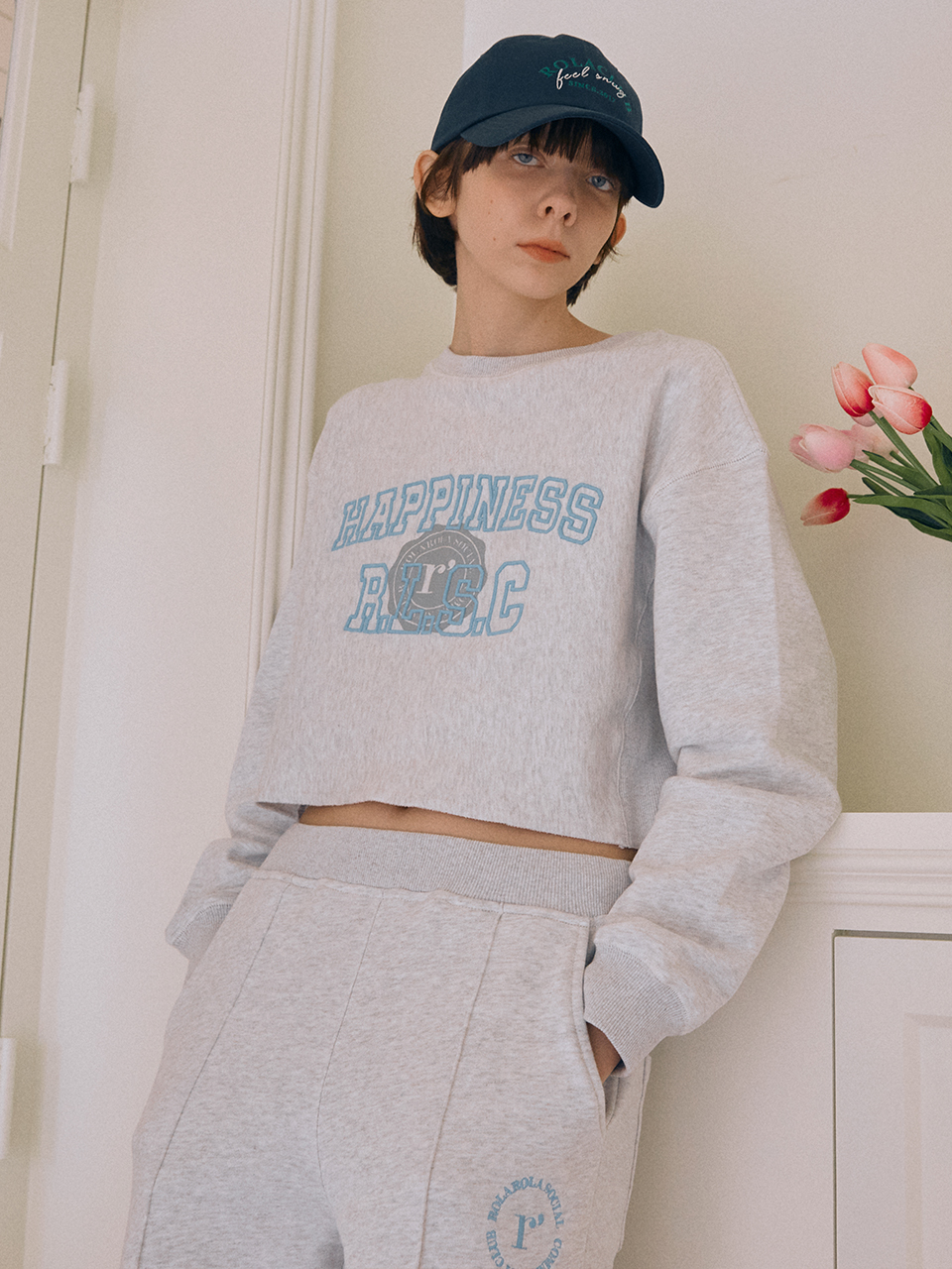 HAPPINESS CROP SWEATSHIRT LIGHT GRAY