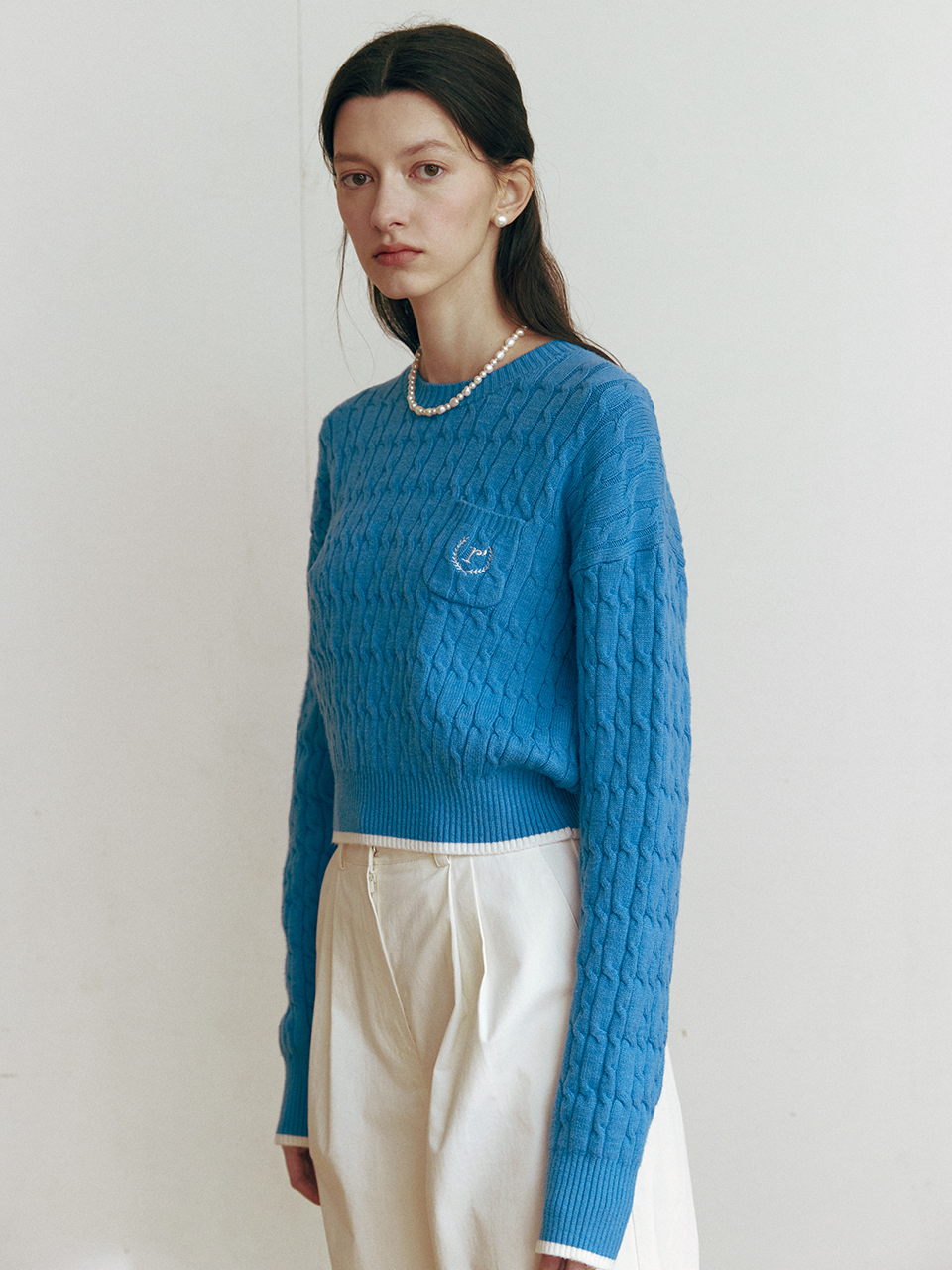 ROUND NECK CABLE KNIT BLUE