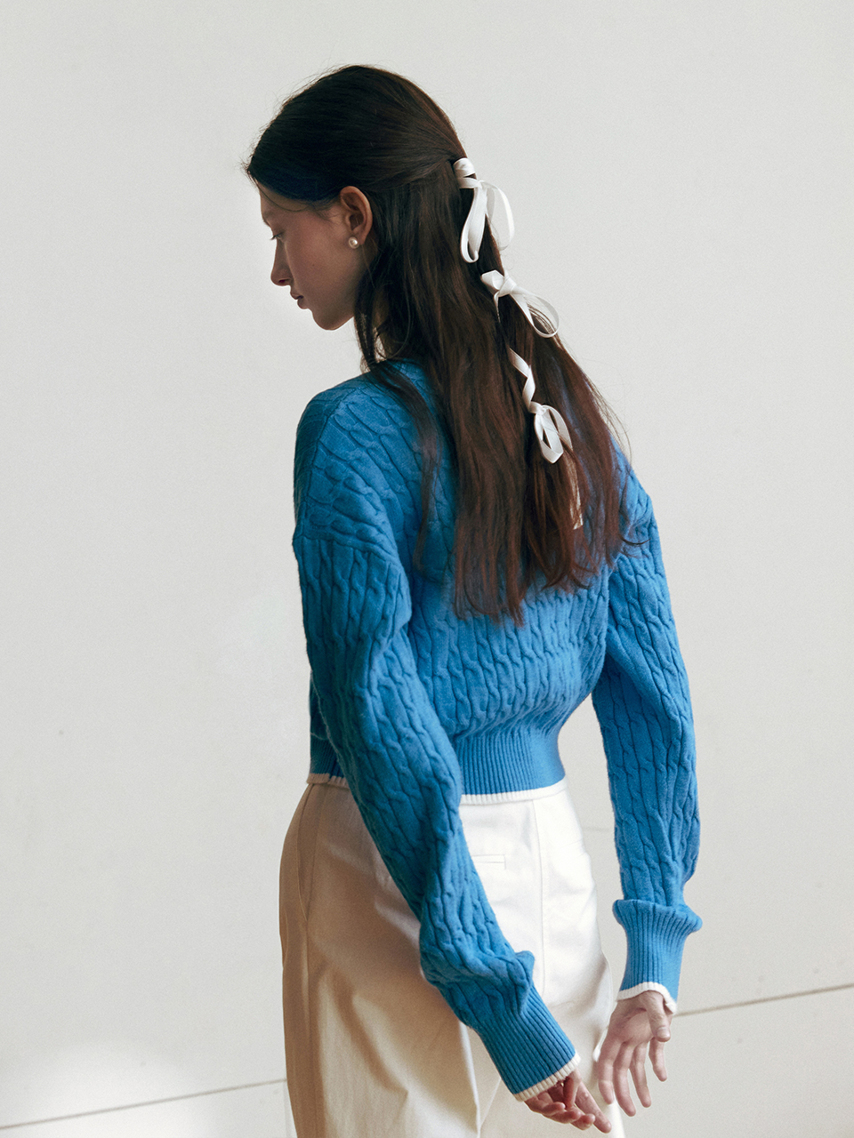 ROUND NECK CABLE KNIT BLUE