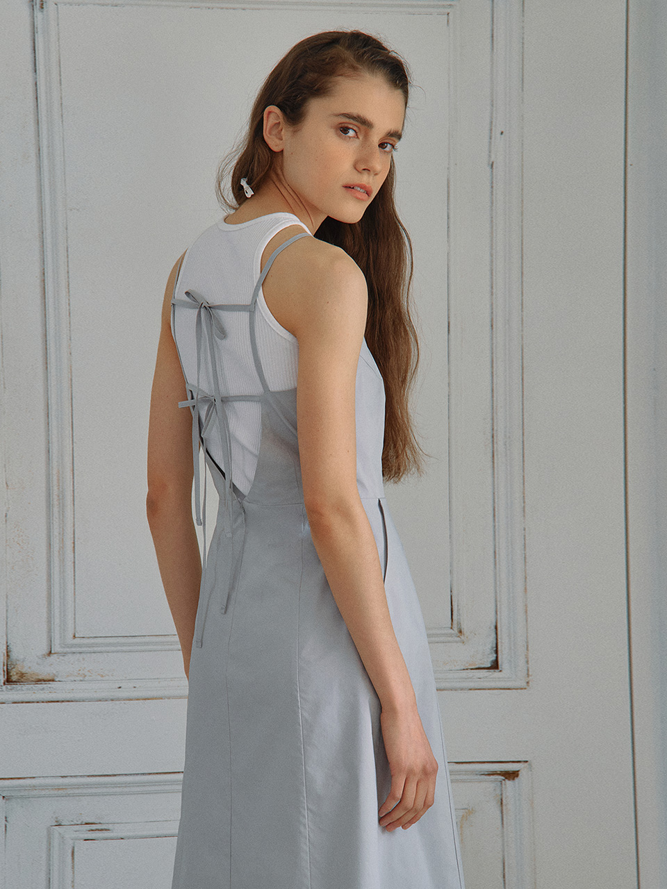 BACK RIBBON SLEEVELESS ONEPIECE GRAY