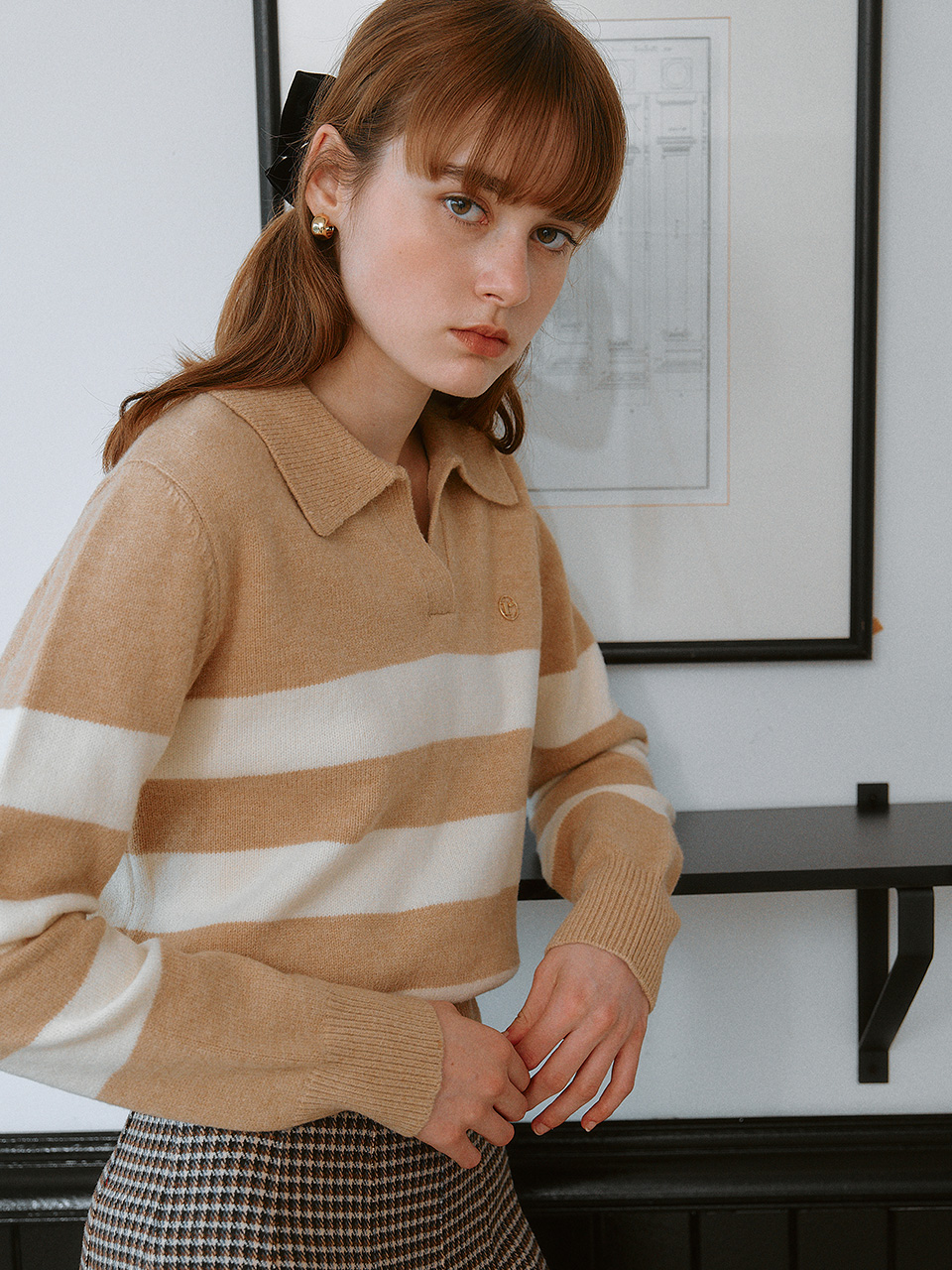 COLLAR LOGO STRIPE KNIT BEIGE