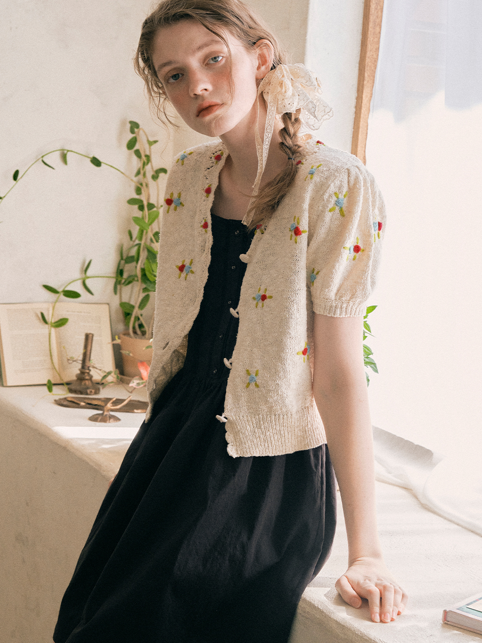 HAND FLOWER EMBROIDERY CARDIGAN IVORY