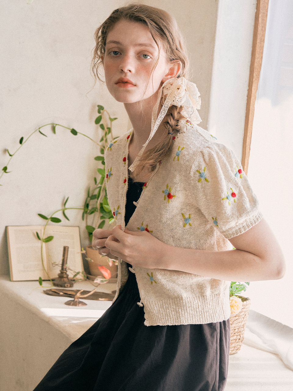 HAND FLOWER EMBROIDERY CARDIGAN IVORY