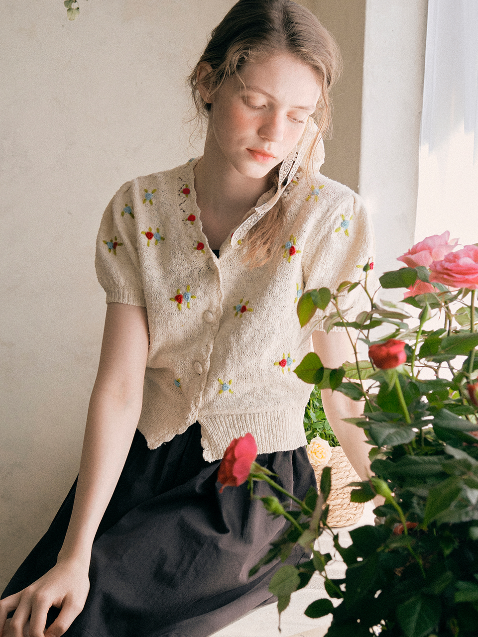 HAND FLOWER EMBROIDERY CARDIGAN IVORY